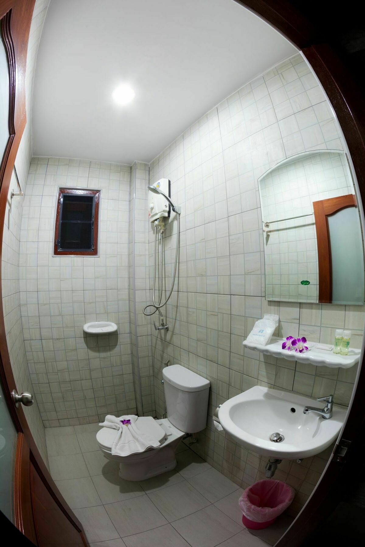 Freedom Hotel Patong Esterno foto