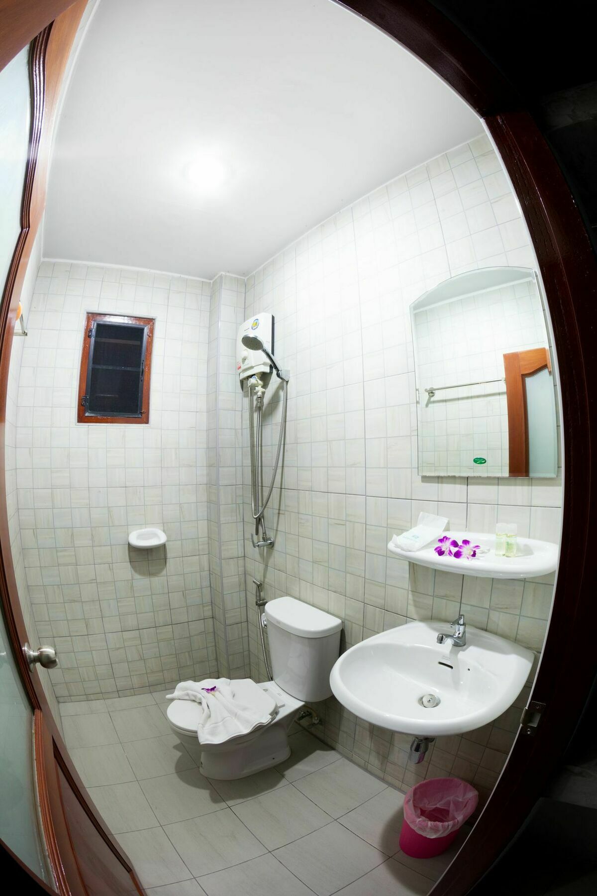 Freedom Hotel Patong Esterno foto