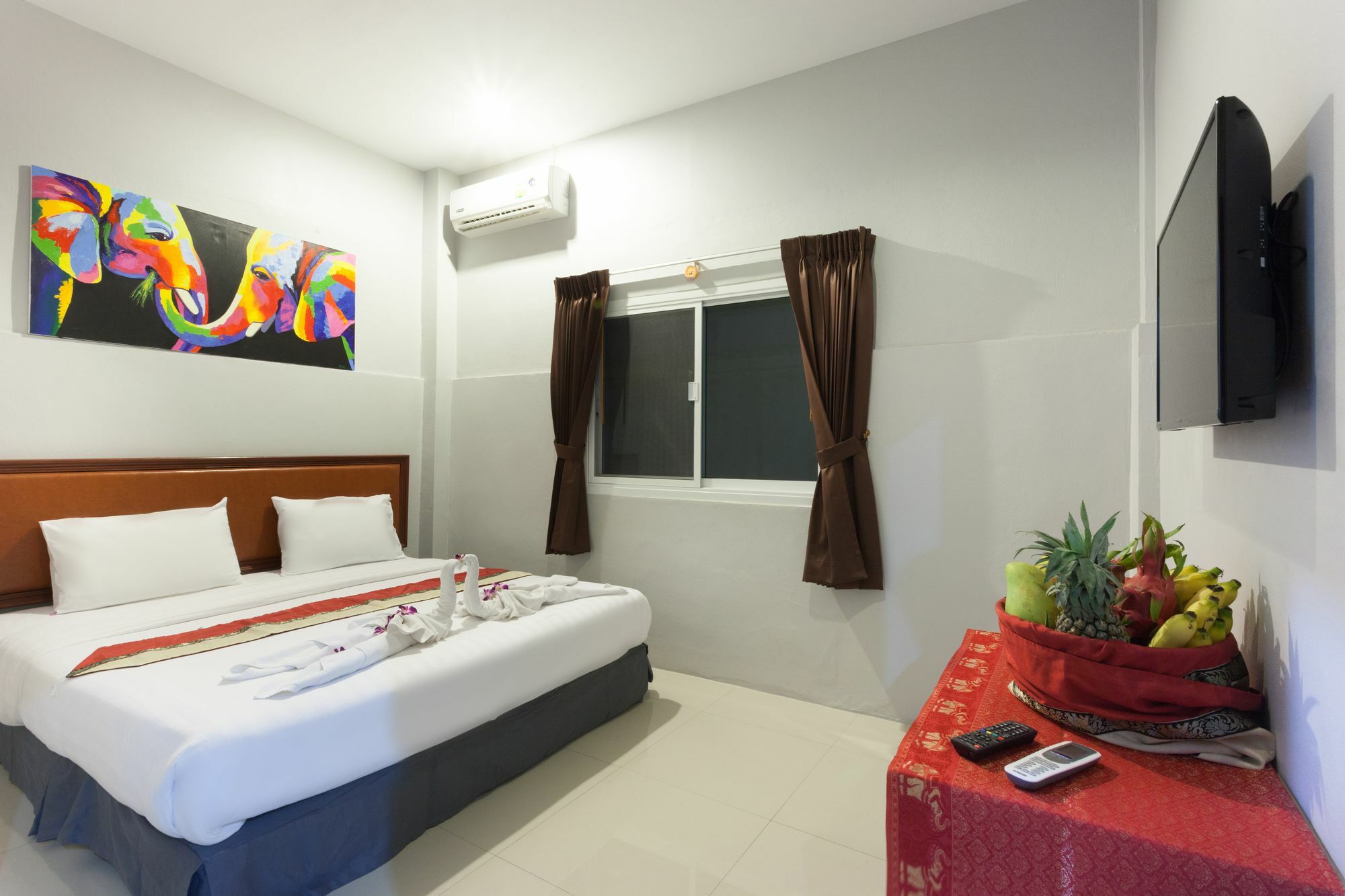 Freedom Hotel Patong Esterno foto